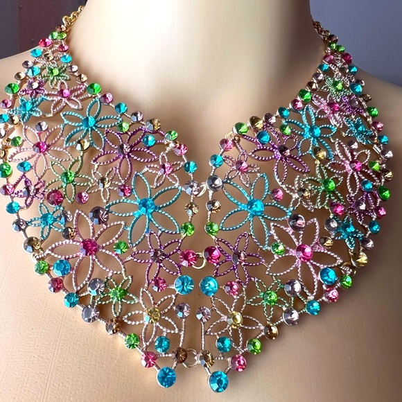 New Natasha Accessories
Flower Power Statement Necklace - Picture 4 of 13